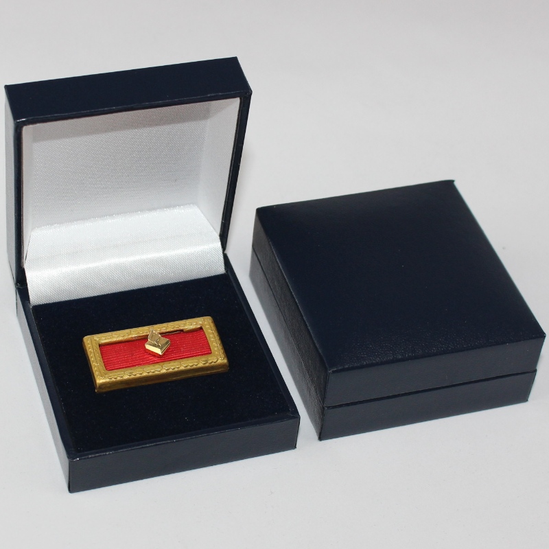 Точка V-04 квадратна кожена кутия за монети, копчета за ръкавели, щипка за вратовръзка и т.н.63*68*28, тегло около 50г