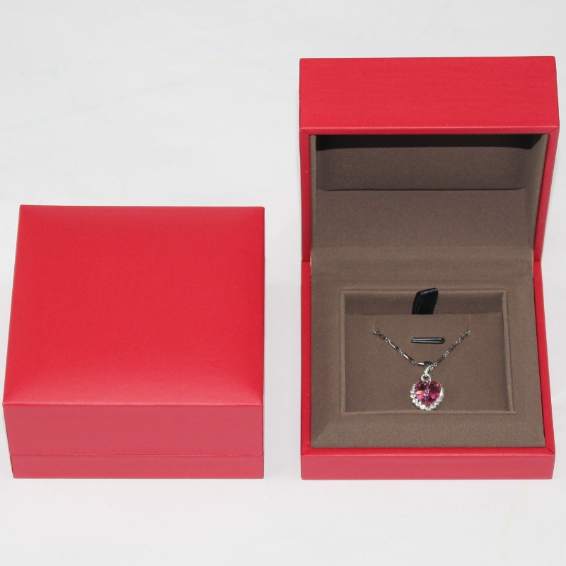 Изискана кутия за опаковане на бижута с високо качество, кутия с червени бижута. Размерът е 90*90*45mm.