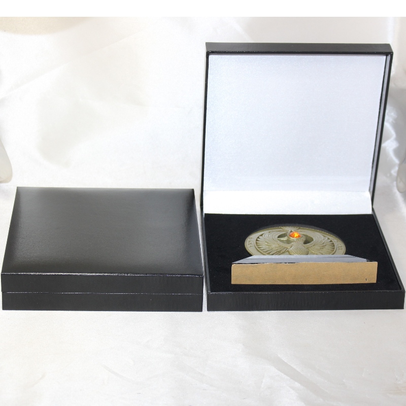 Елемент V-23 квадратна кожена кутия за 120*120mm mutile coins, медали и значки, и т.н. mm.160*160*38, тежести около 280g